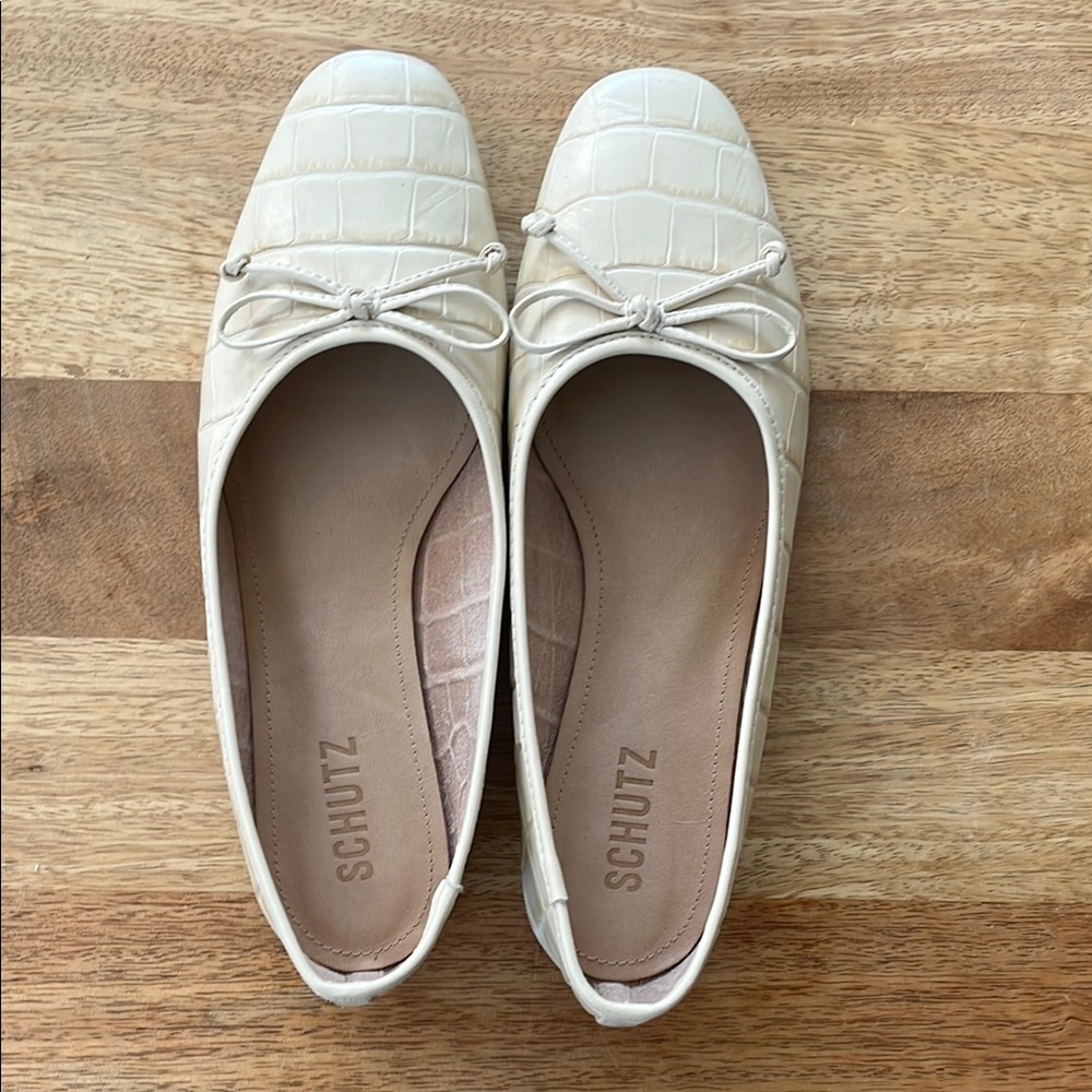 SCHUTZ Egg Shell Flats